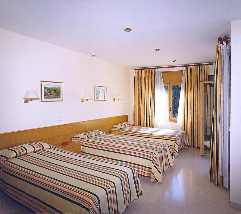 Hostal Mallorquines Riudarenes Екстериор снимка